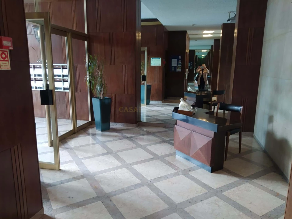 Apartamento T6 para Venda em Alvalade Foto 5