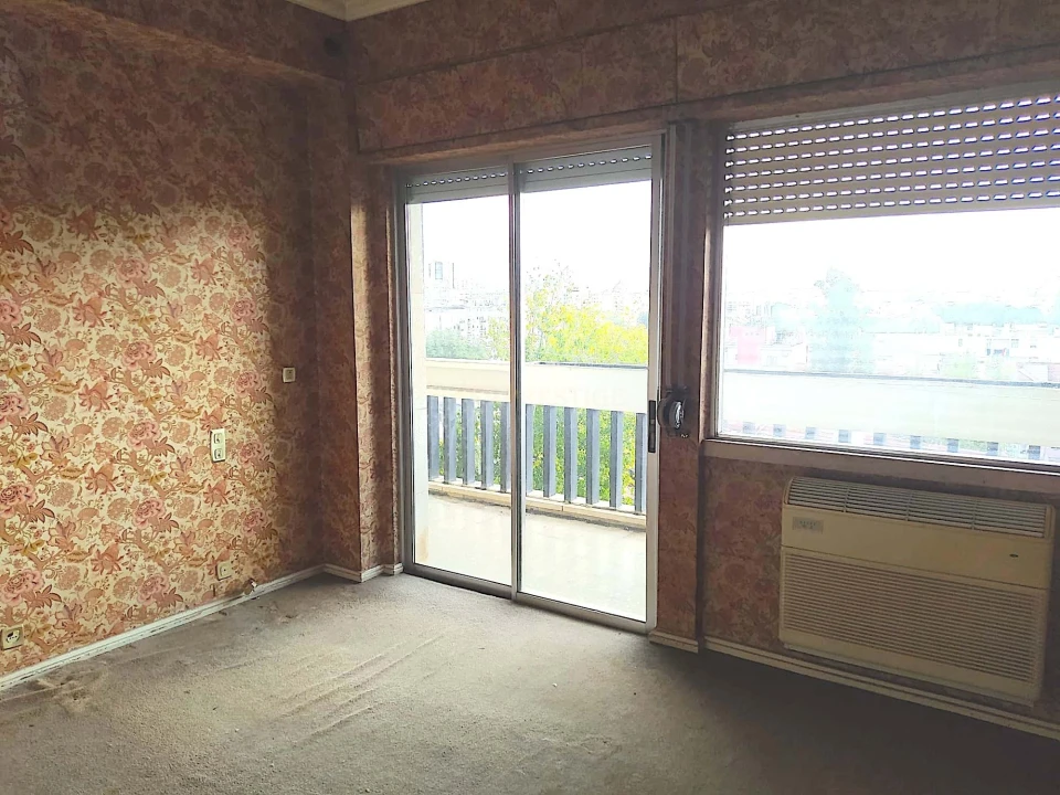 Apartamento T6 para Venda em Alvalade Foto 12