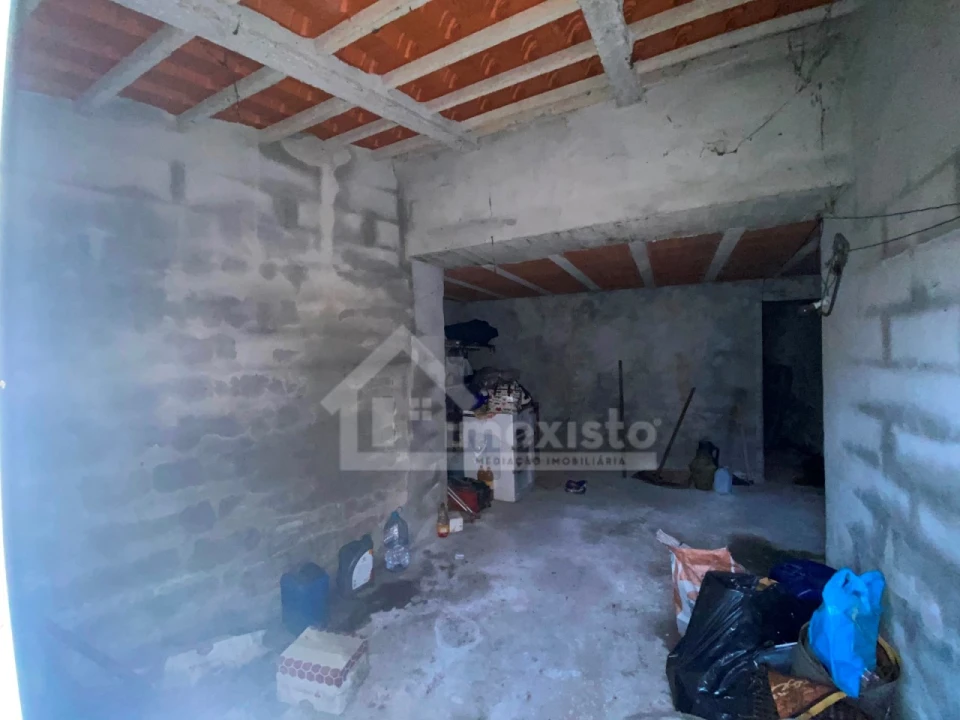 Moradia T3 para Venda em Aguda Foto 5