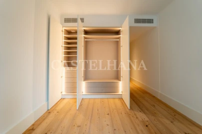 Apartamento T4 para Venda em Cedofeita, Santo Ildefonso, Sé, Miragaia, São Nicolau e Vitória