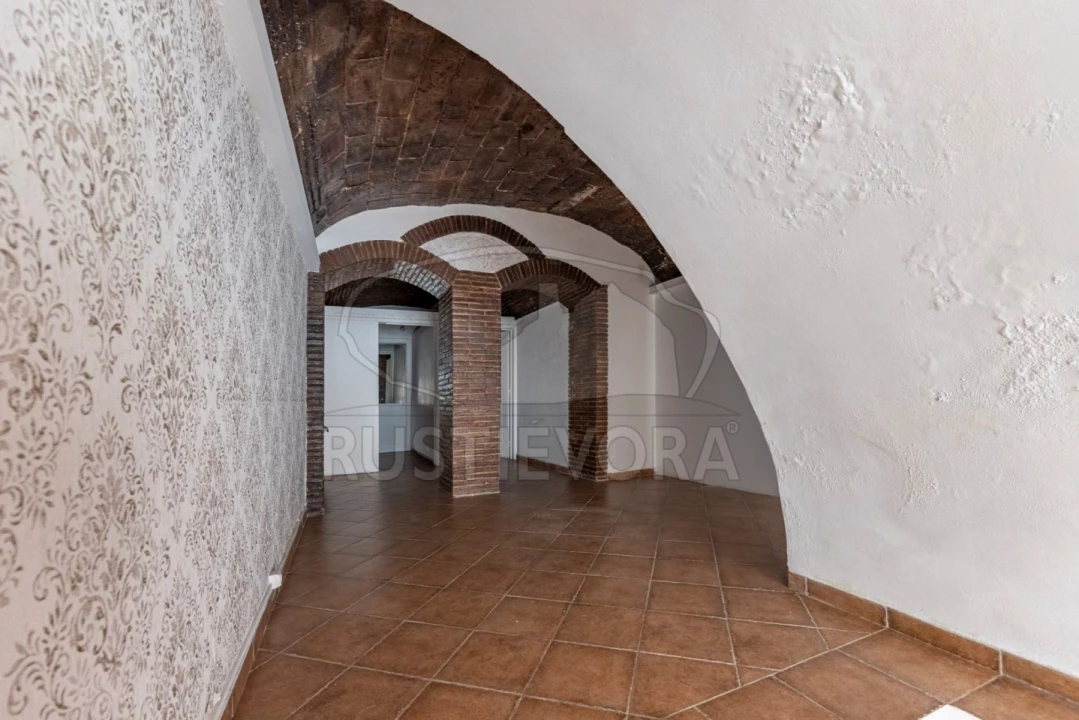 Loja para Venda em Évora (São Mamede, Sé, São Pedro e Santo Antão) Foto 4