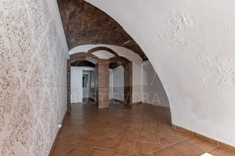 Loja para Venda em Évora (São Mamede, Sé, São Pedro e Santo Antão) Foto 4