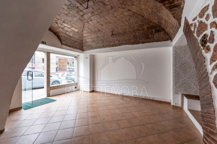 Loja para Venda em Évora (São Mamede, Sé, São Pedro e Santo Antão) Foto 8