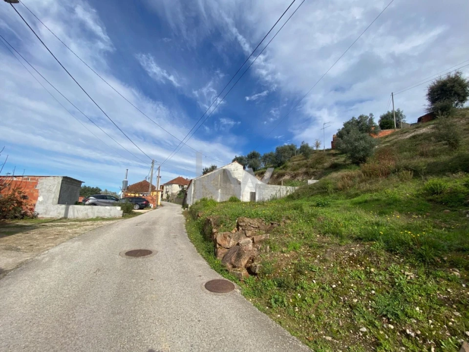 Moradia T2 para Venda em Santiago e São Simão de Litém e Albergaria dos Doze Foto 2