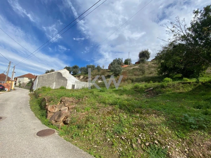 Moradia T2 para Venda em Santiago e São Simão de Litém e Albergaria dos Doze Foto 3