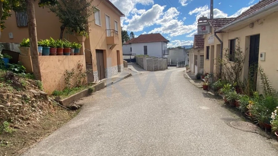 Moradia T2 para Venda em Santiago e São Simão de Litém e Albergaria dos Doze