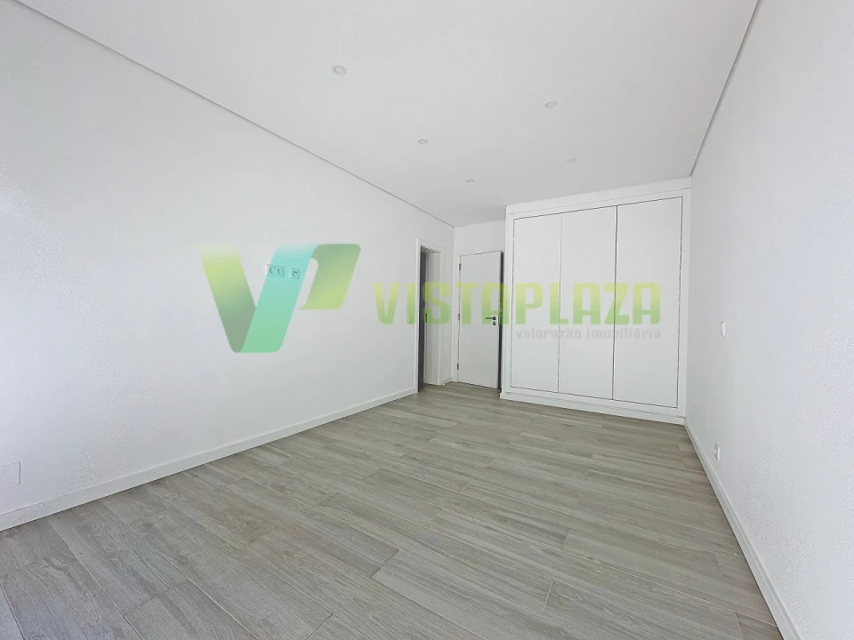 Apartamento T3 para Venda em Portimão Foto 10