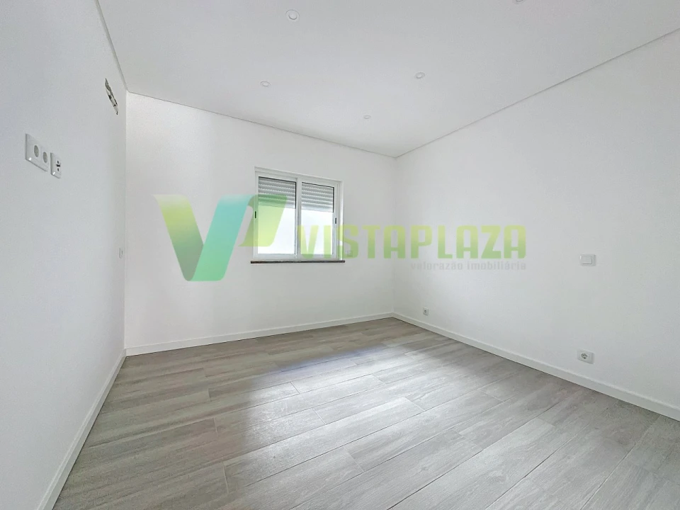 Apartamento T3 para Venda em Portimão Foto 12