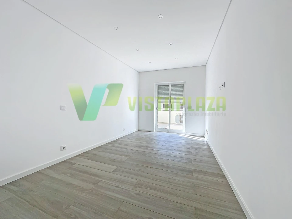 Apartamento T3 para Venda em Portimão Foto 16
