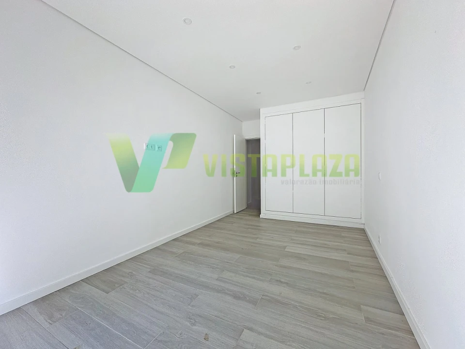 Apartamento T3 para Venda em Portimão Foto 17