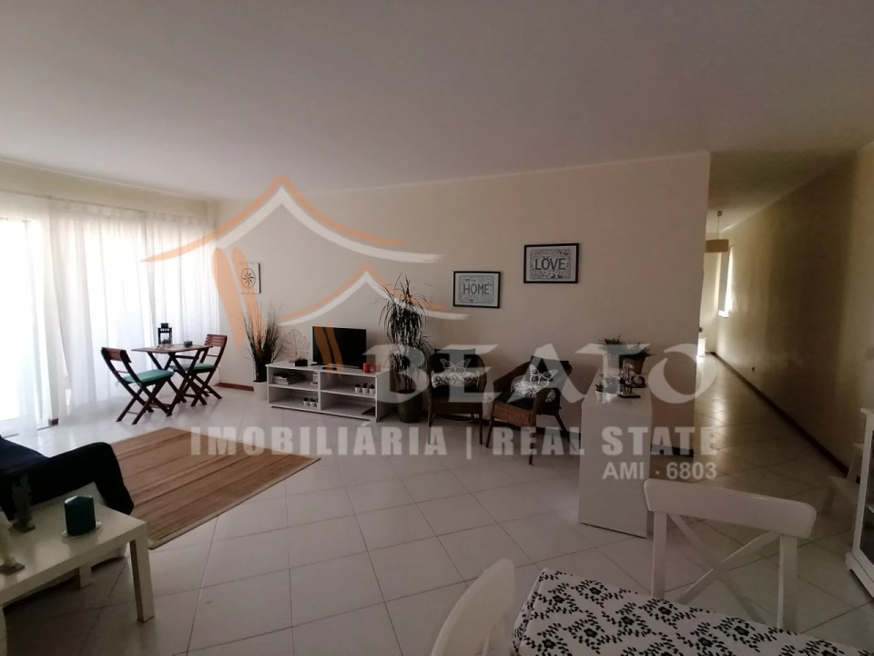 Apartamento T2 para Arrendamento férias em Portimão Foto 4