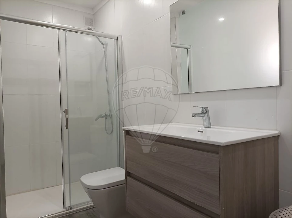 Apartamento T1 para Venda em Mafamude e Vilar do Paraíso Foto 17