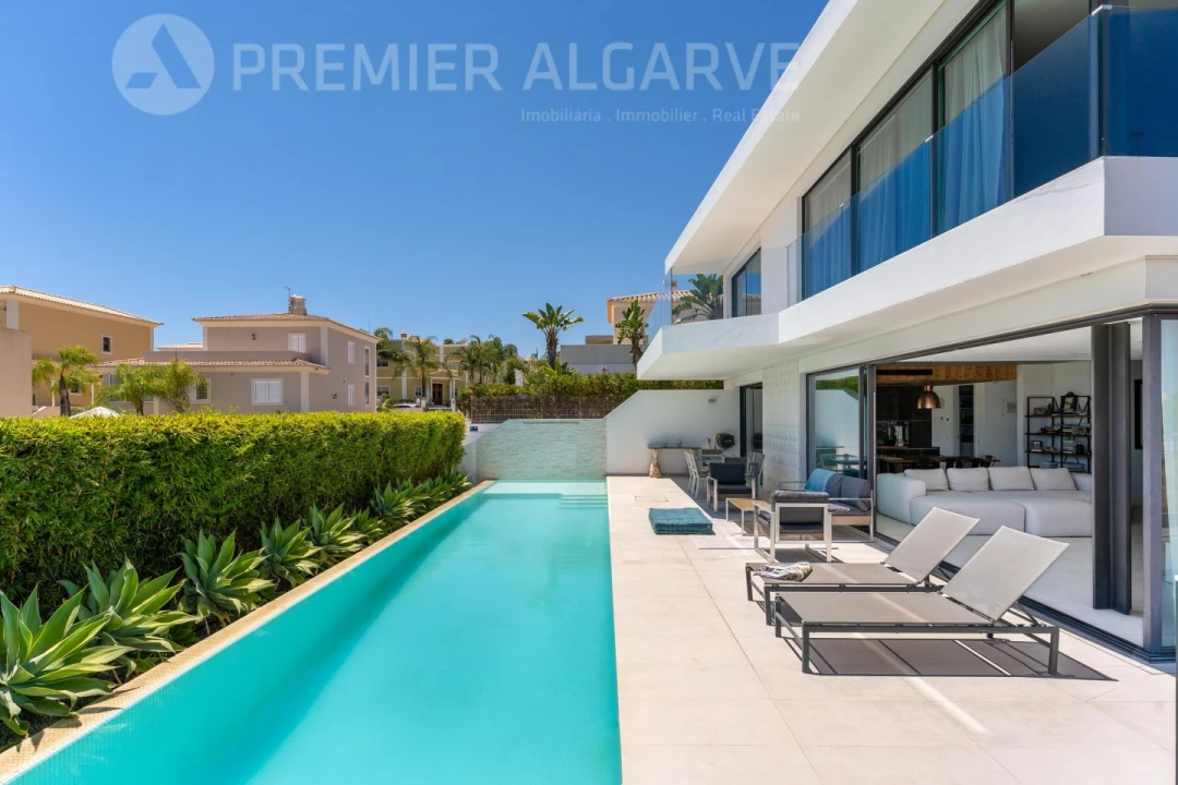 Moradia T4 para Venda em Montenegro Foto 3