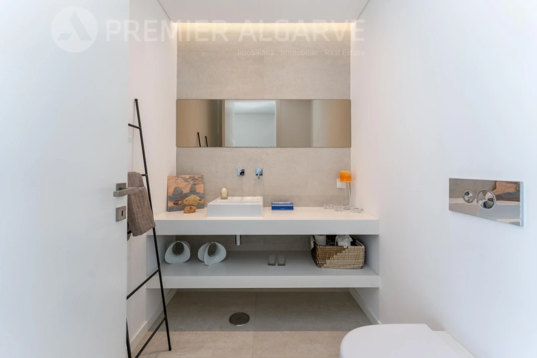 Moradia T4 para Venda em Montenegro Foto 10