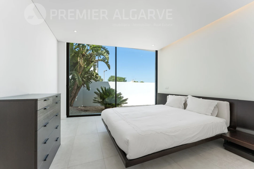 Moradia T4 para Venda em Montenegro Foto 20