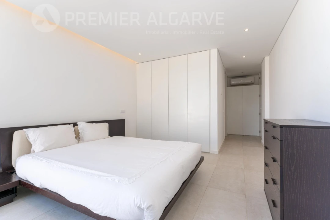 Moradia T4 para Venda em Montenegro Foto 21