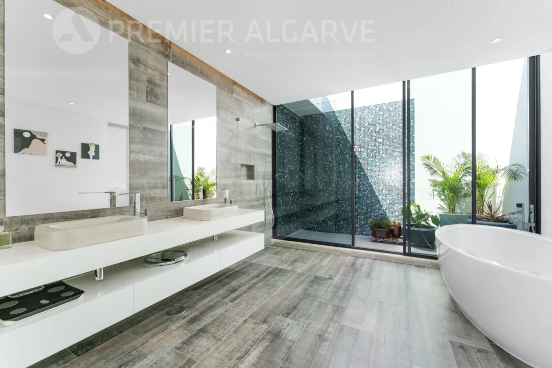 Moradia T4 para Venda em Montenegro Foto 27