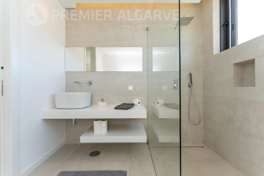 Moradia T4 para Venda em Montenegro Foto 28