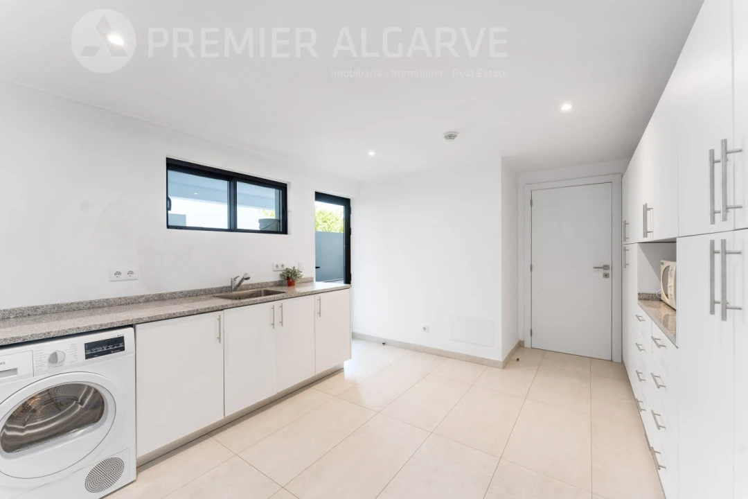 Moradia T4 para Venda em Montenegro Foto 30