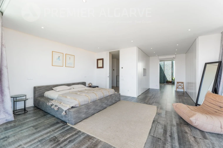 Moradia T4 para Venda em Montenegro Foto 24