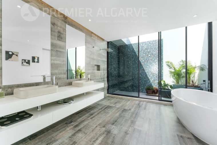 Moradia T4 para Venda em Montenegro Foto 27