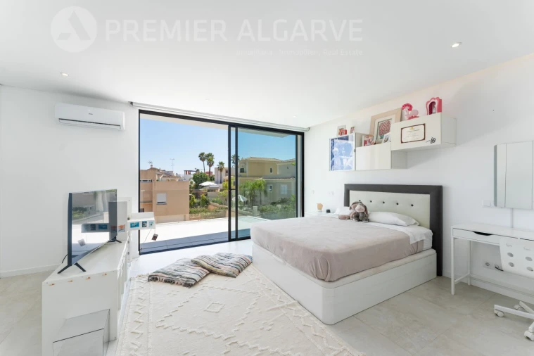 Moradia T4 para Venda em Montenegro Foto 29