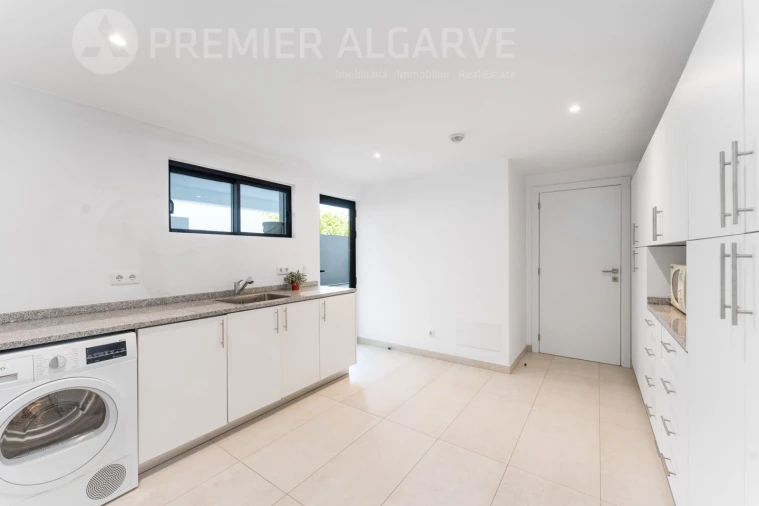 Moradia T4 para Venda em Montenegro Foto 30