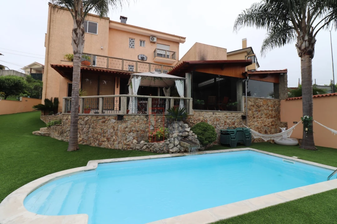 Moradia T5 para Venda em Paços de Brandão Foto 1