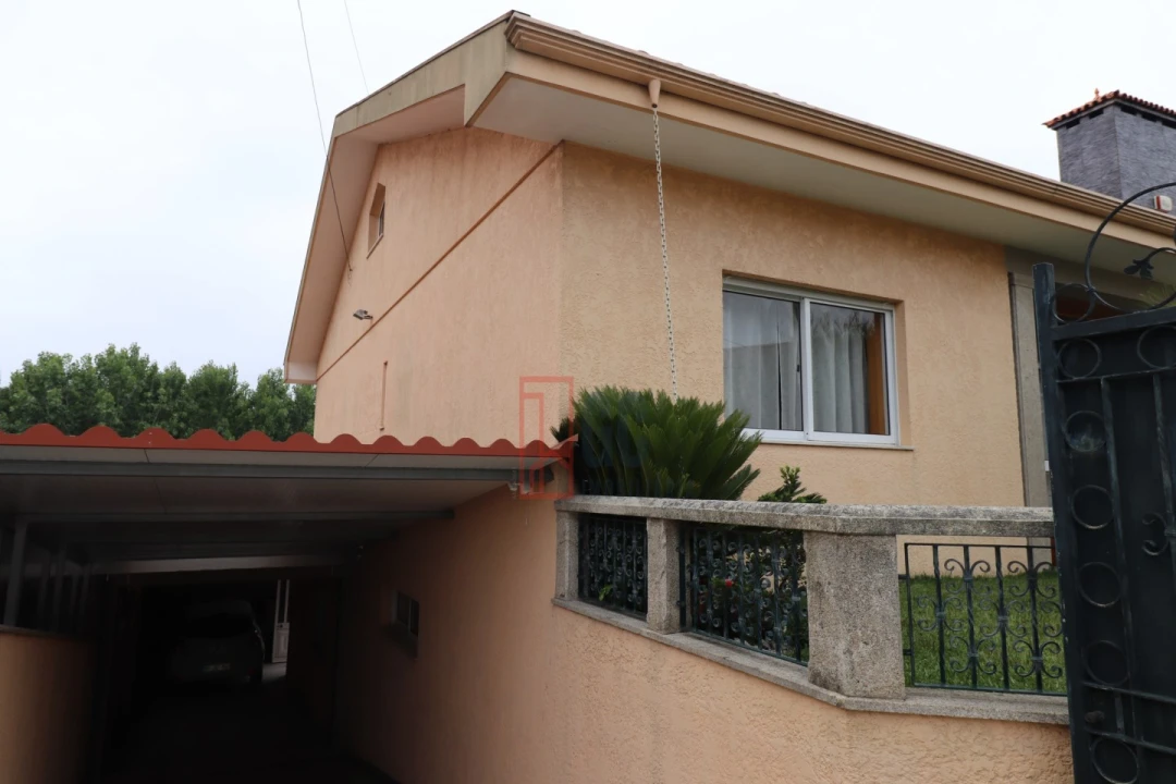 Moradia T5 para Venda em Paços de Brandão Foto 3