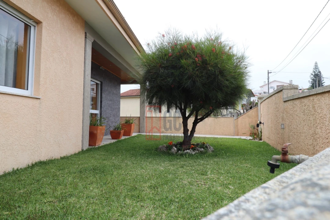 Moradia T5 para Venda em Paços de Brandão Foto 4