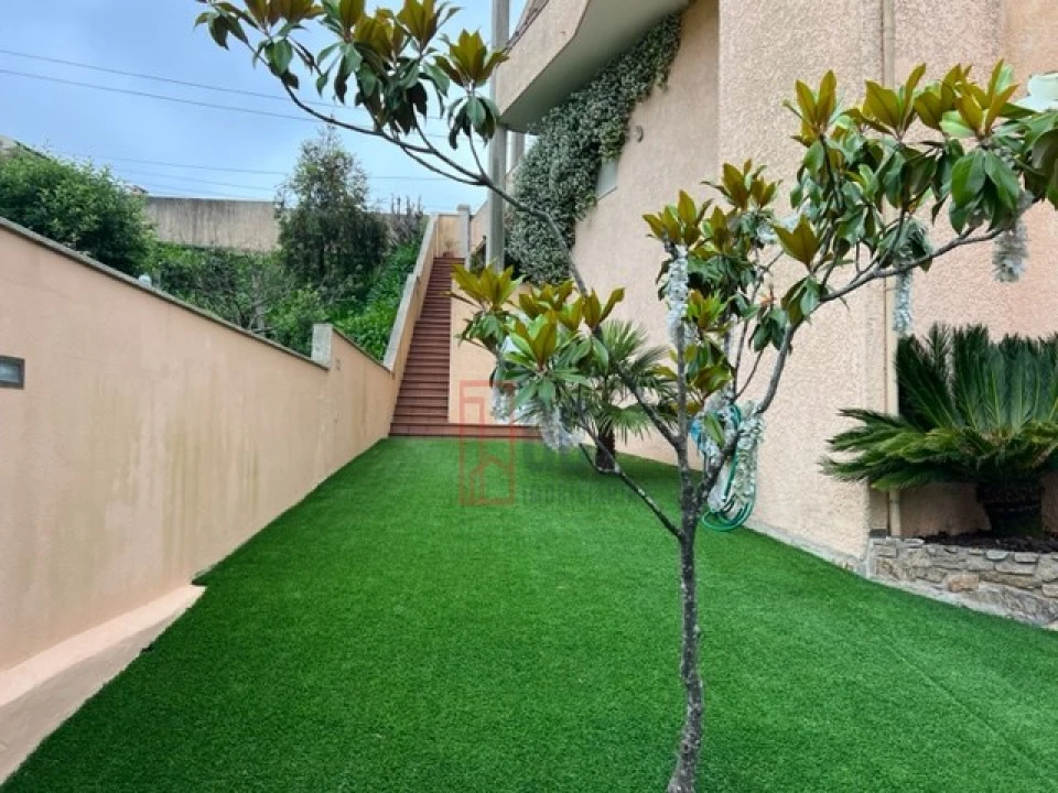 Moradia T5 para Venda em Paços de Brandão Foto 8
