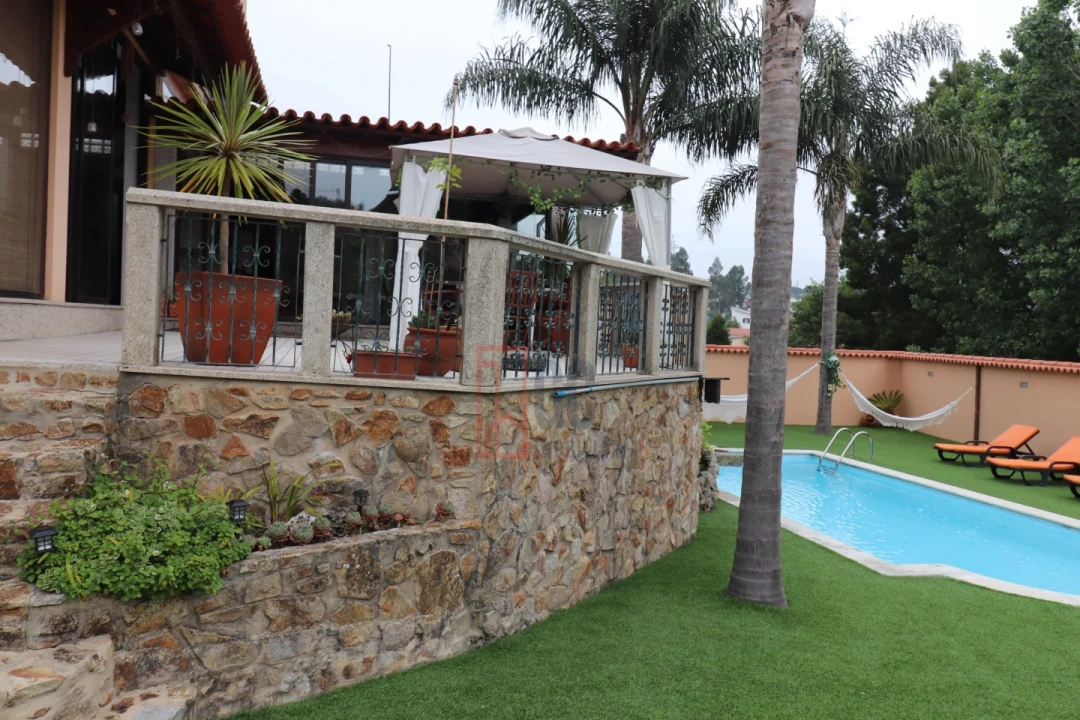 Moradia T5 para Venda em Paços de Brandão Foto 10