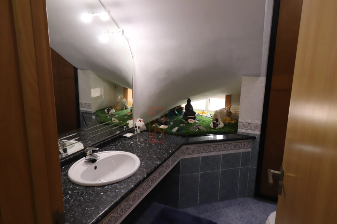 Moradia T5 para Venda em Paços de Brandão Foto 30