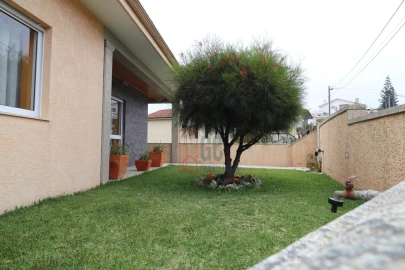 Moradia T5 para Venda em Paços de Brandão