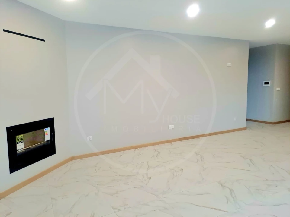 Moradia T4 para Venda em Bustelo Foto 4