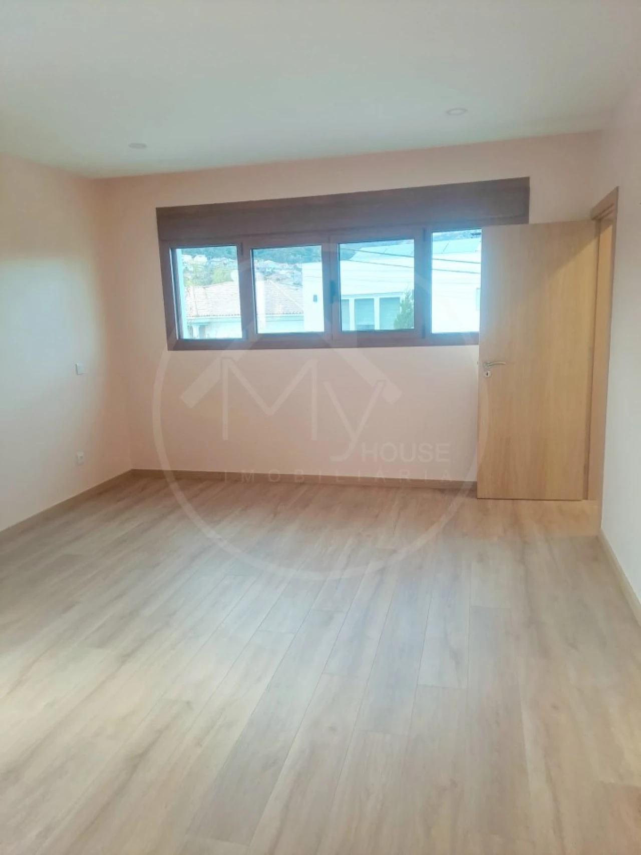 Moradia T4 para Venda em Bustelo Foto 18