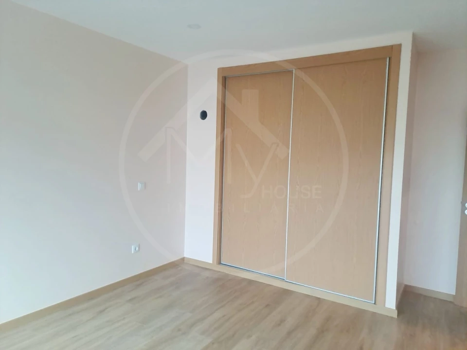 Moradia T4 para Venda em Bustelo Foto 19