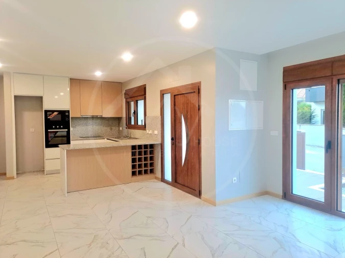 Moradia T4 para Venda em Bustelo Foto 3