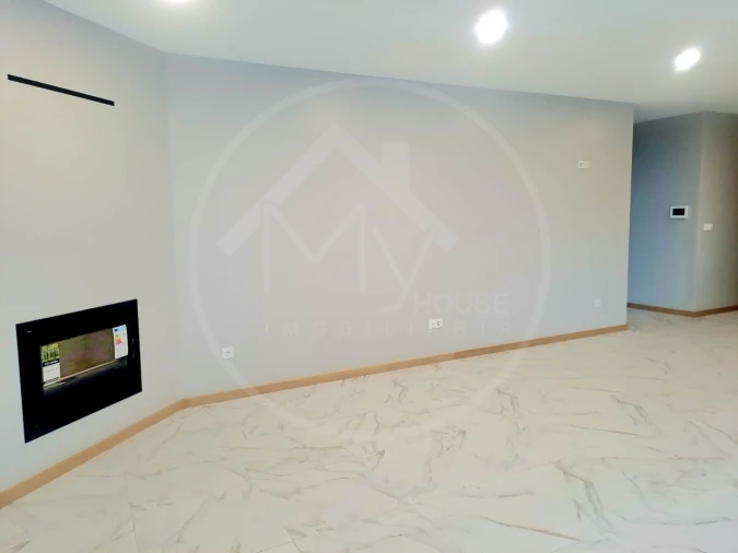 Moradia T4 para Venda em Bustelo Foto 4