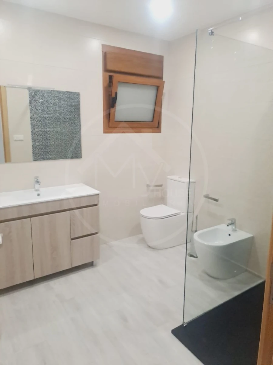 Moradia T4 para Venda em Bustelo Foto 10