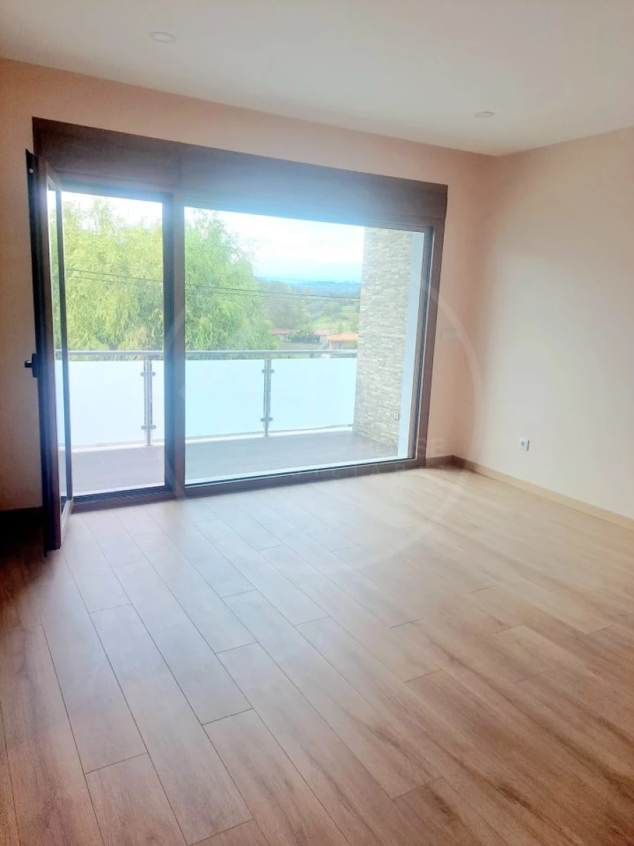 Moradia T4 para Venda em Bustelo Foto 15