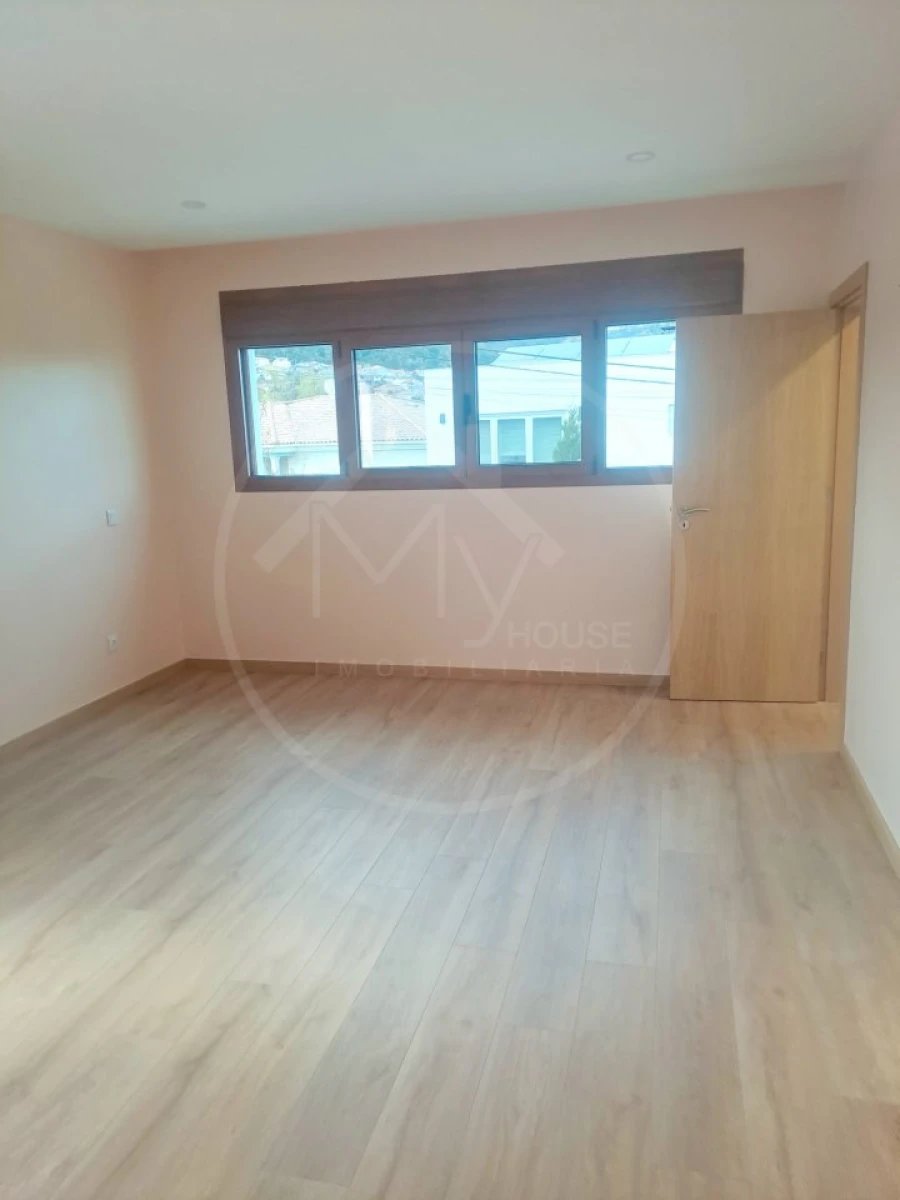 Moradia T4 para Venda em Bustelo Foto 18