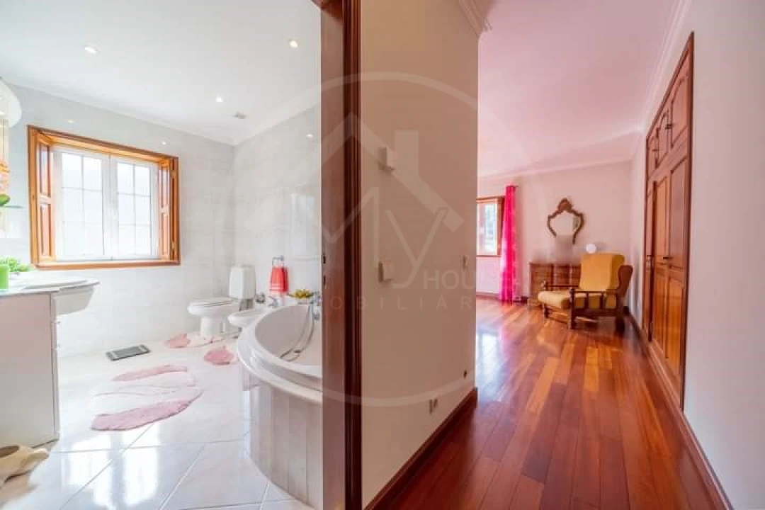 Moradia T5 para Venda em Santo Adrião de Vizela Foto 16