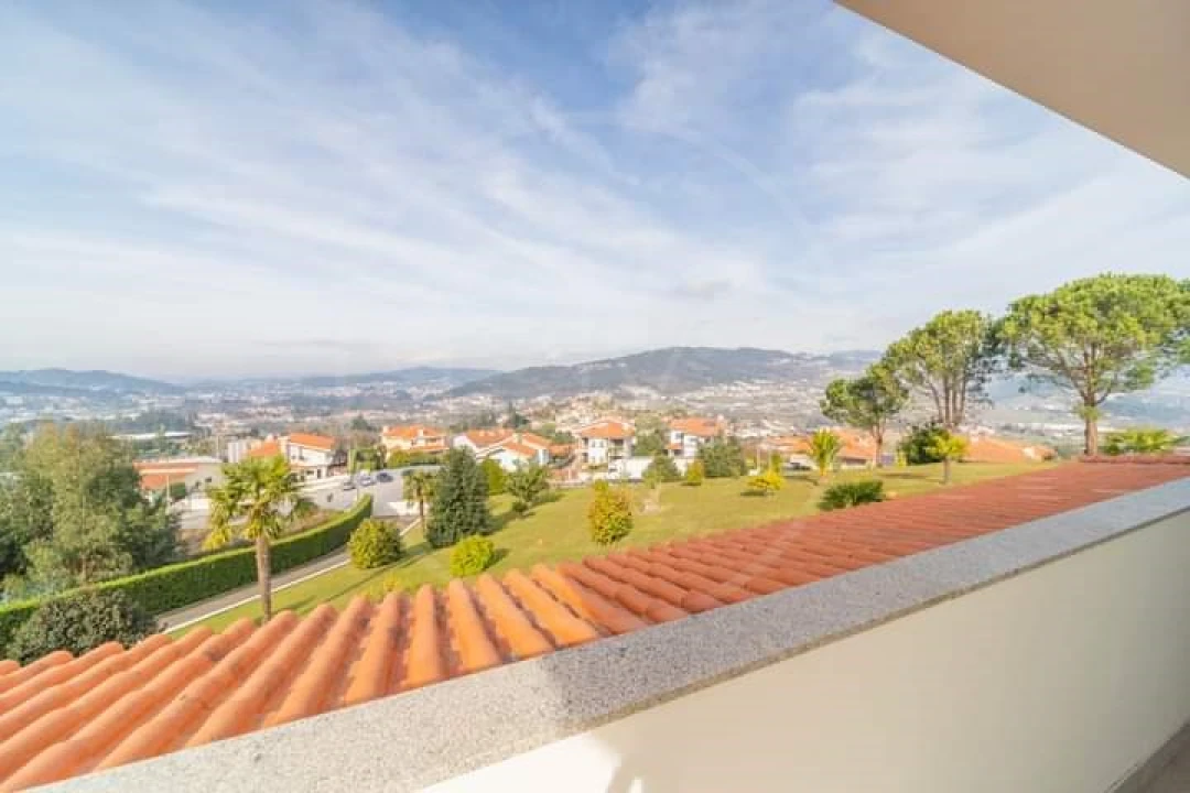 Moradia T5 para Venda em Santo Adrião de Vizela Foto 2