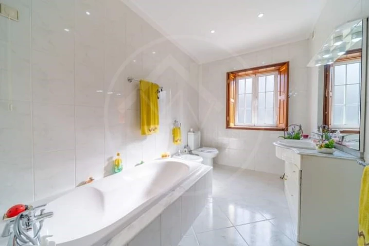 Moradia T5 para Venda em Santo Adrião de Vizela Foto 11