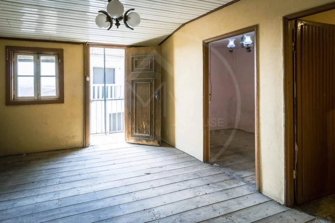 Moradia T4 para Venda em Vreia de Jales Foto 7