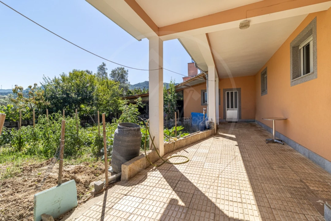 Moradia T3 para Venda em Bornes de Aguiar Foto 3