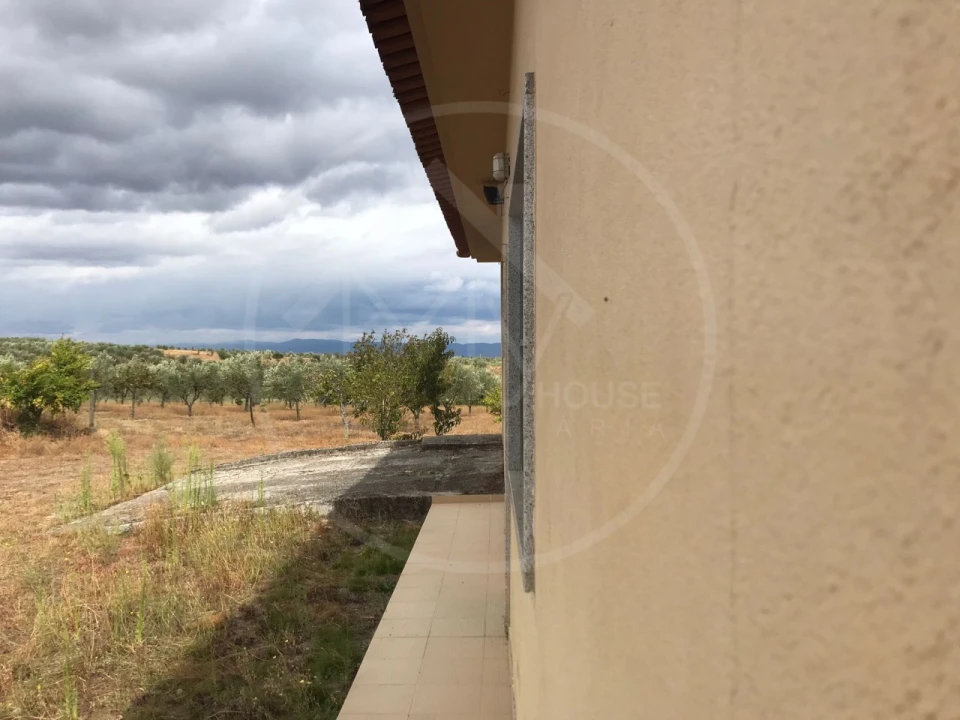 Quinta T2 para Venda em Passos Foto 2