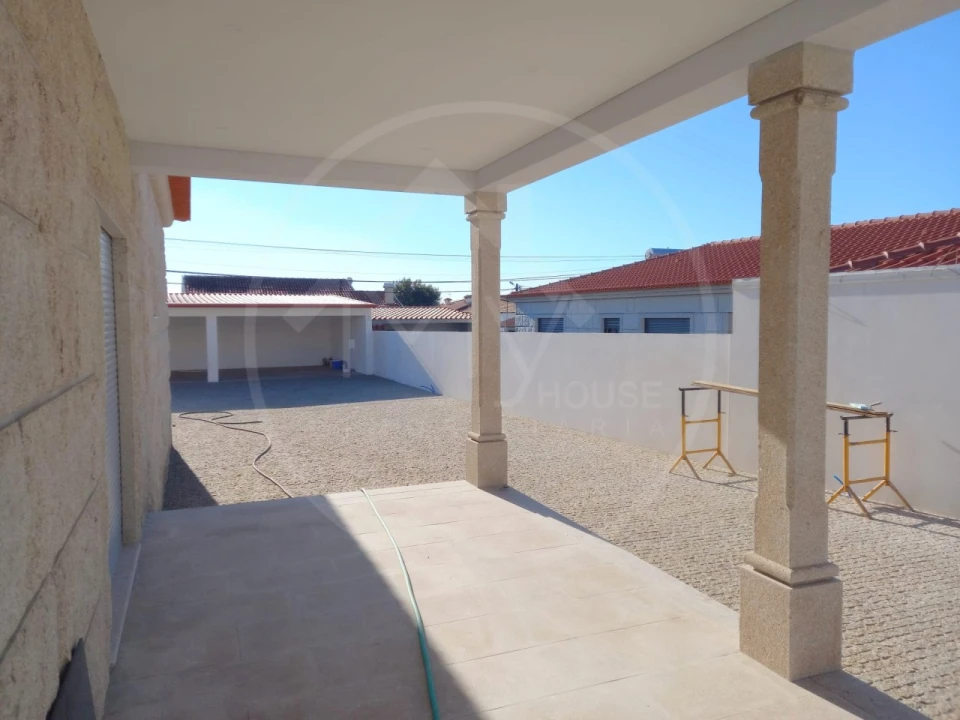 Moradia T3 para Venda em Refontoura Foto 4