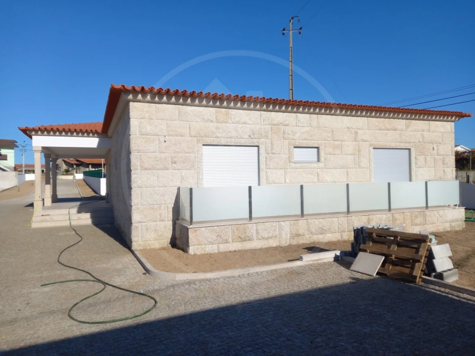 Moradia T3 para Venda em Refontoura Foto 19